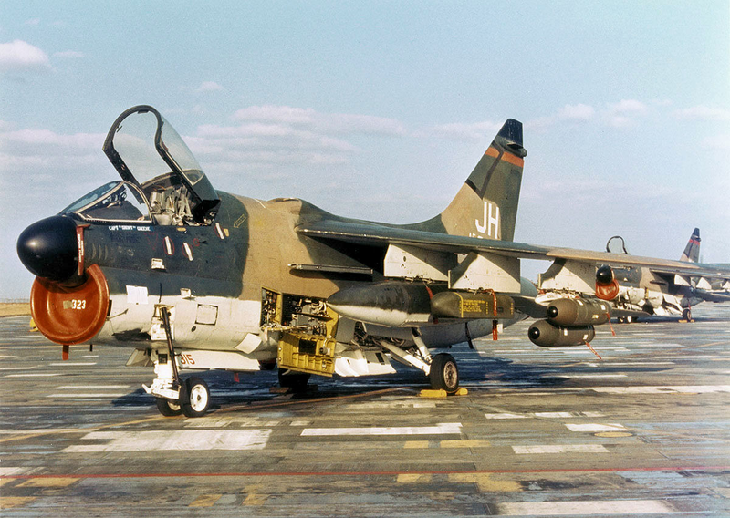 Note black cockpit ladder in front of the front gear.